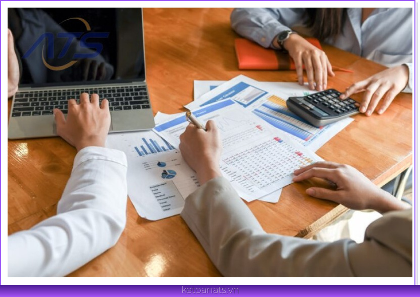 Ai là người chịu trách nhiệm trình bày thông tin BCTC?