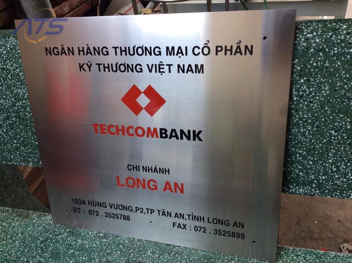 Các việc cần làm sau khi thành lập doanh nghiệp - Treo biển