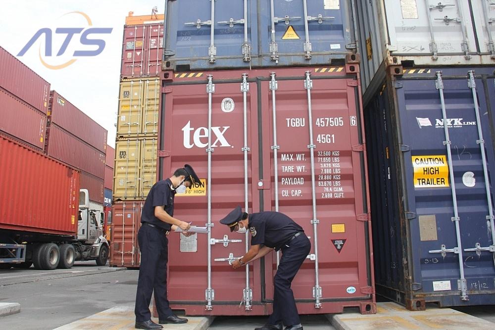 Kiểm tra kỹ hợp đồng và chứng từ thanh toán