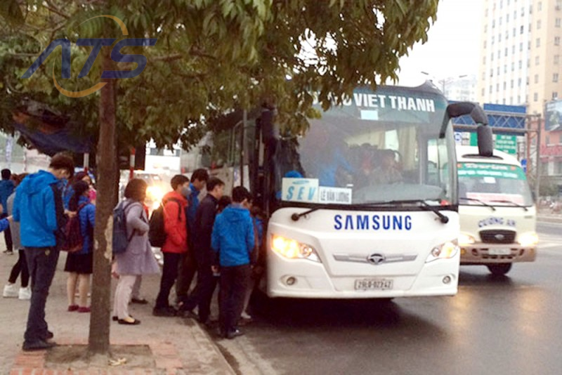 Khoản chi xe đưa đón cán bộ và trả hộ tiền học nghề