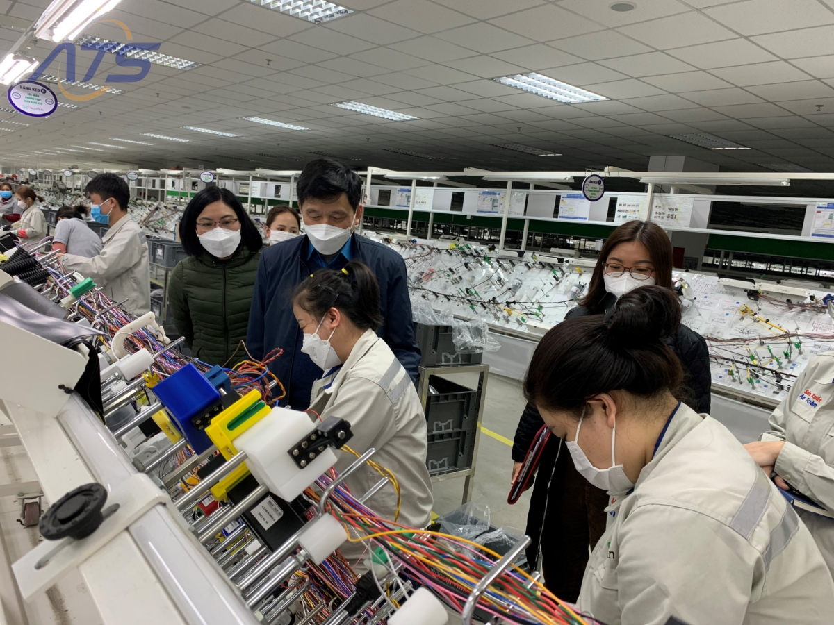 Căn cứ phục vụ cách tính lương cơ bản công nhân