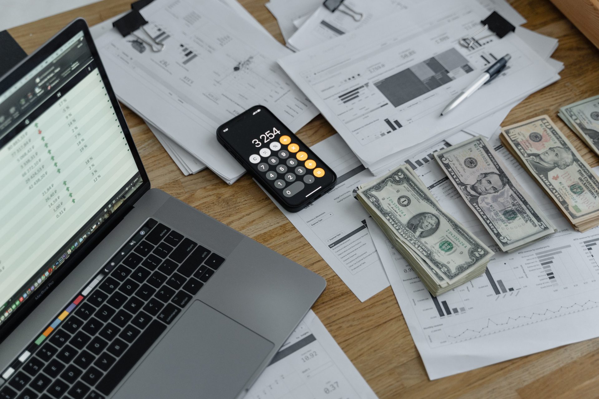 Cách đọc báo cáo lưu chuyển tiền tệ doanh nghiệp chuẩn xác